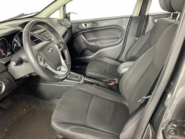 Used 2015 Ford Fiesta SE image 2