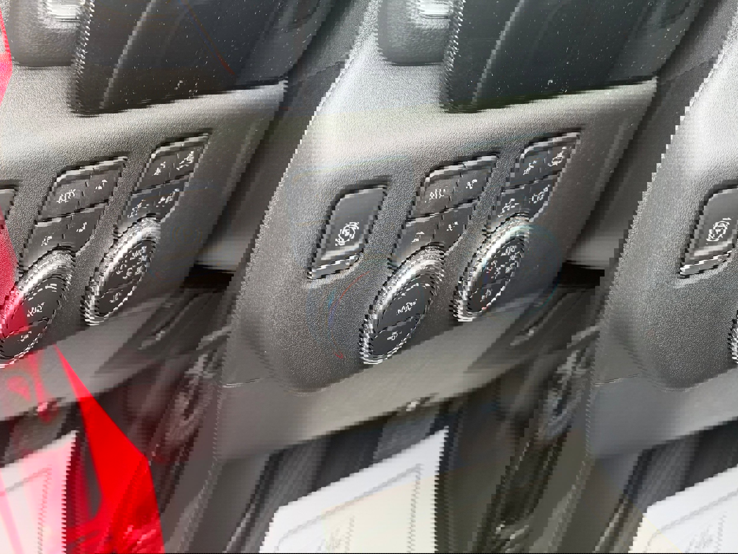 Used 2025 GMC Sierra 3500 SLE w/ SLE Convenience Package image 15