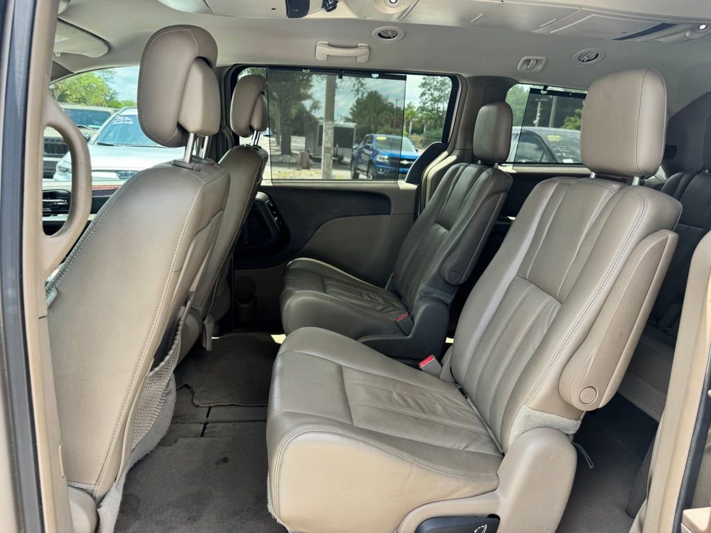 Used 2012 Chrysler Town & Country Touring-L w/ Entertainment Group #2 FWD image 9