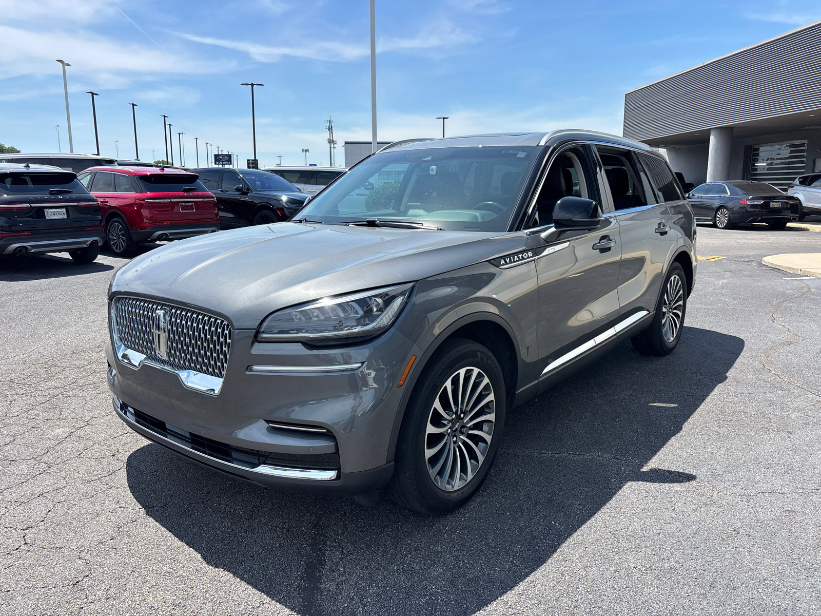 Used 2023 Lincoln Aviator Reserve w/ Elements Package Plus AWD/4WD image 3