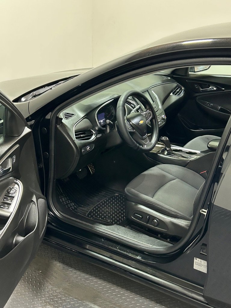 Used 2016 Chevrolet Malibu LT image 8