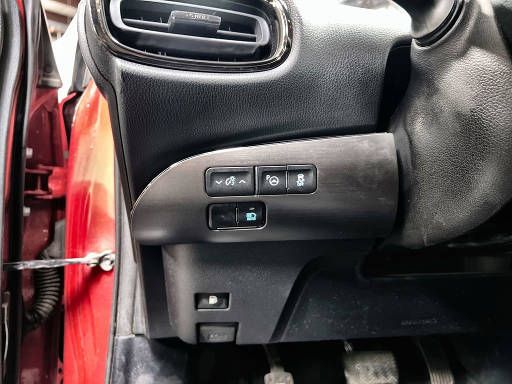 Used 2021 Toyota Prius image 14