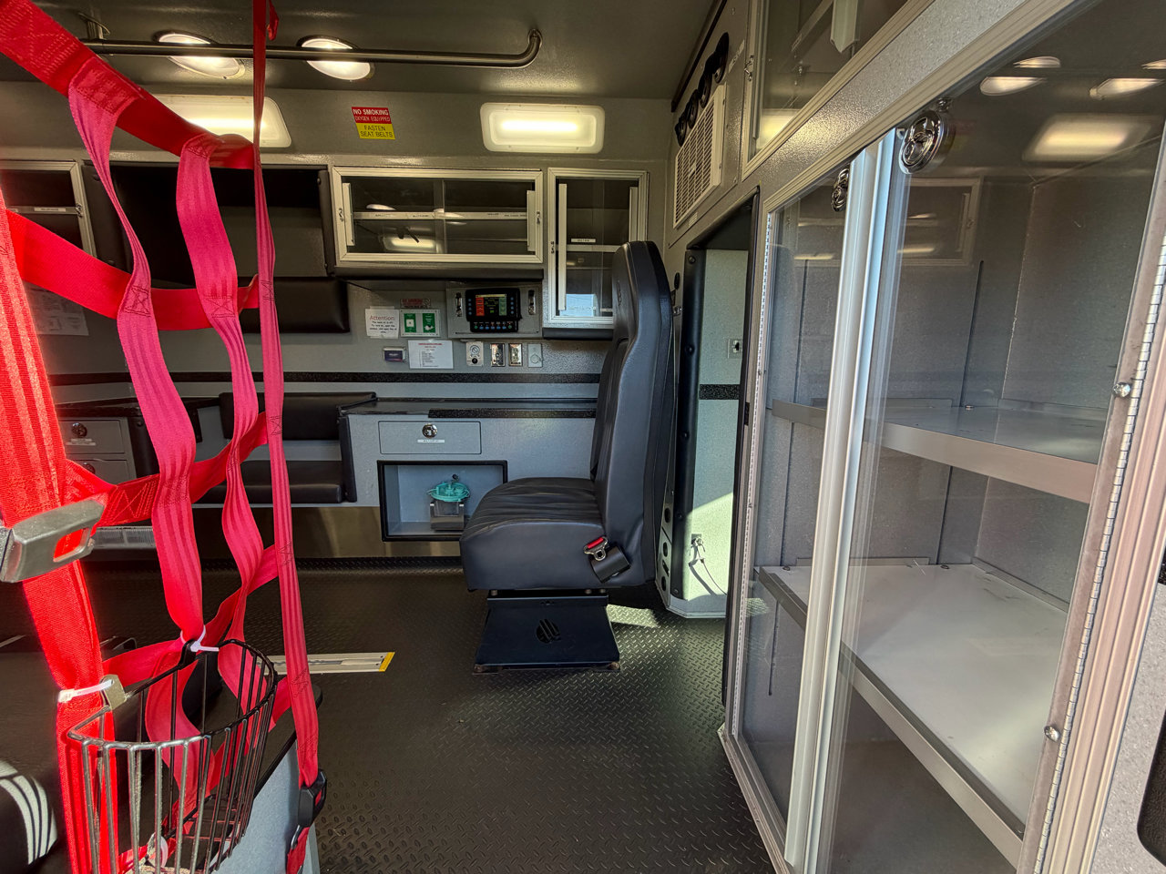 Used 2015 Chevrolet Express 4500 w/ Ambulance Package image 36