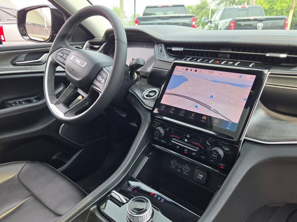 Used 2024 Jeep Grand Cherokee L Limited w/ Black Appearance Package AWD/4WD image 7