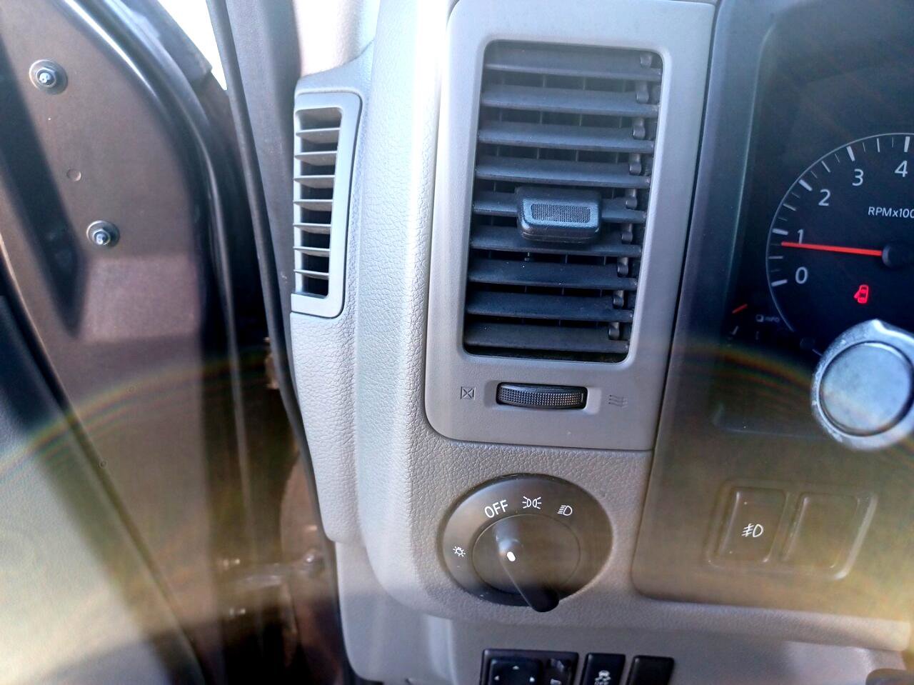 Used 2012 Nissan NV 3500 SL w/ Technology Pkg image 22