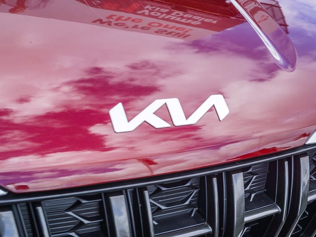 Used 2024 Kia Carnival LX FWD image 12