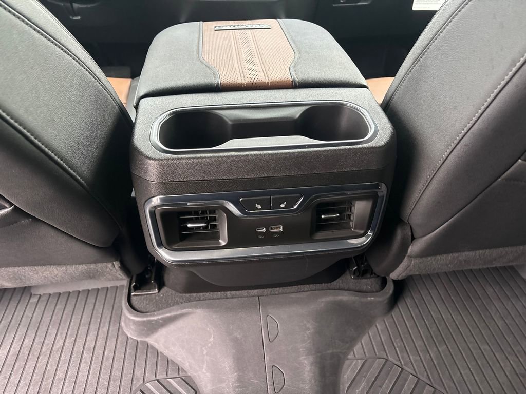 Used 2024 Chevrolet Silverado 2500 High Country w/ High Country Premium Package image 27