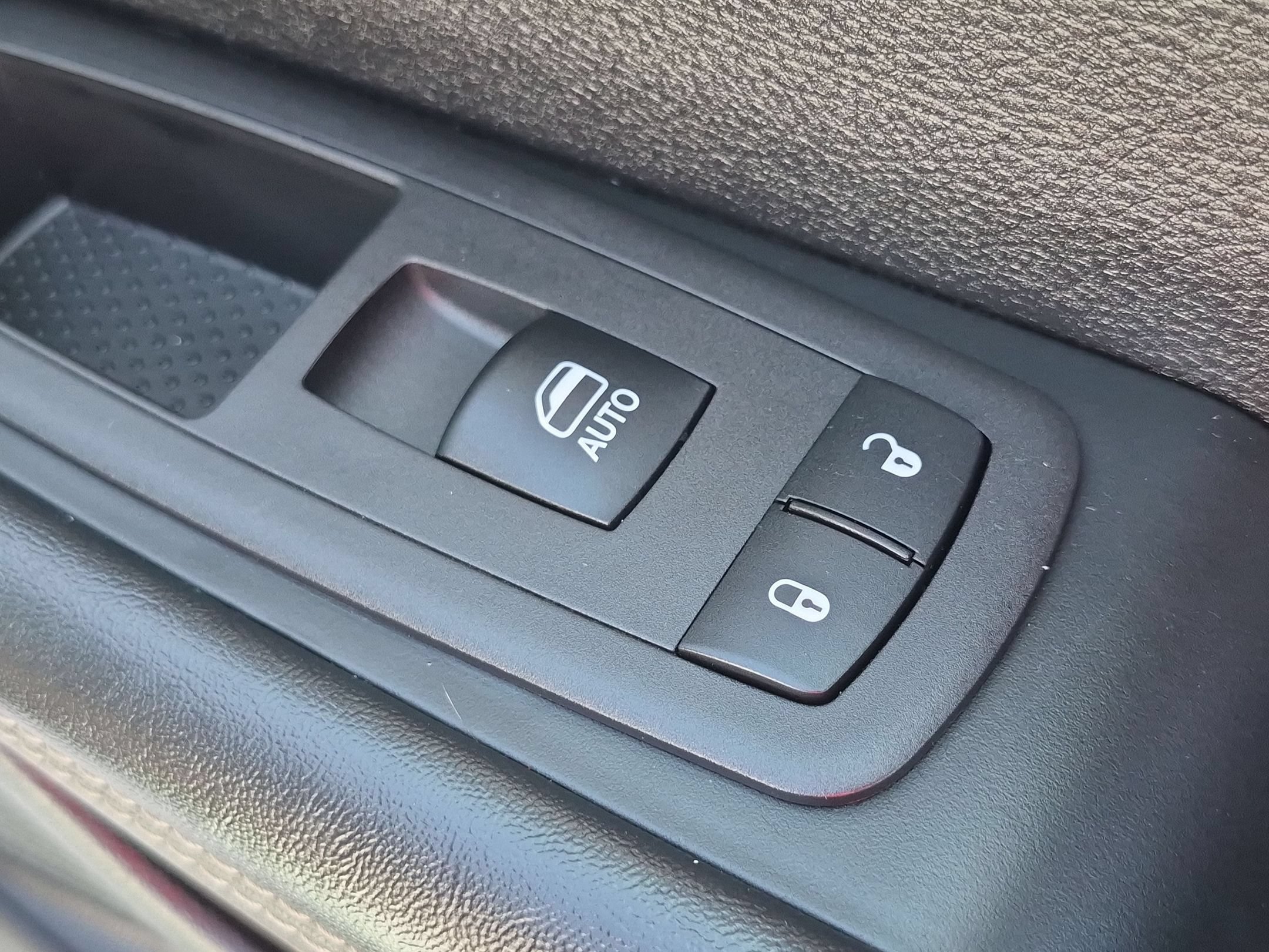 Used 2025 Chrysler Pacifica Select FWD image 34
