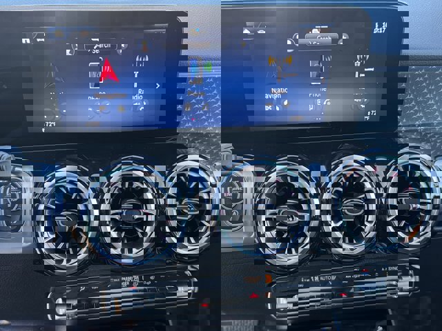 Used 2024 Mercedes-Benz GLB 250 4MATIC image 21