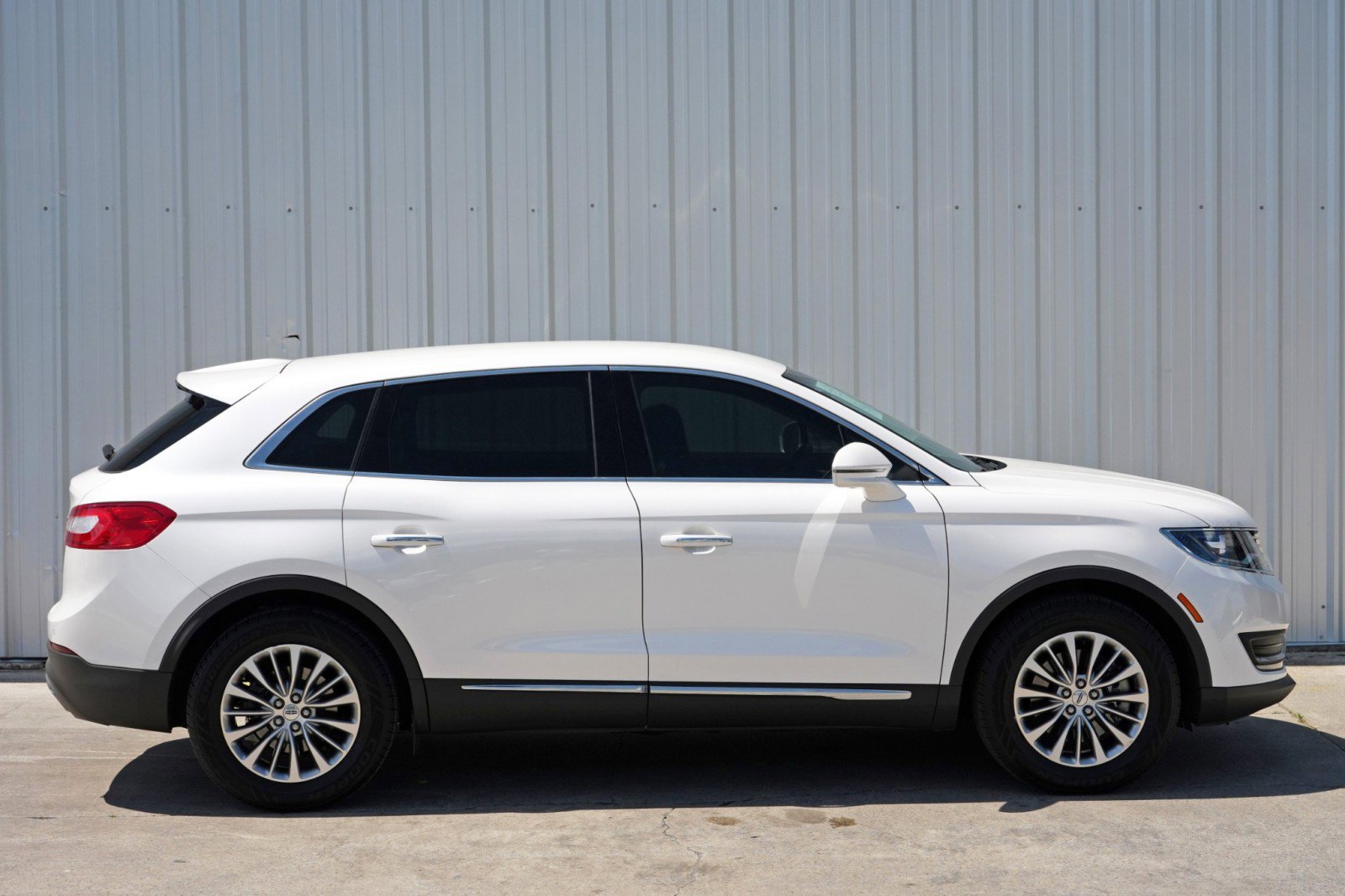 Used 2017 Lincoln MKX Select w/ Select Plus Package image 45