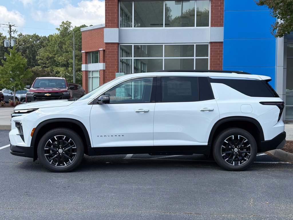 New 2026 Chevrolet Traverse LT w/ Sun and Wheel Package FWD image 2