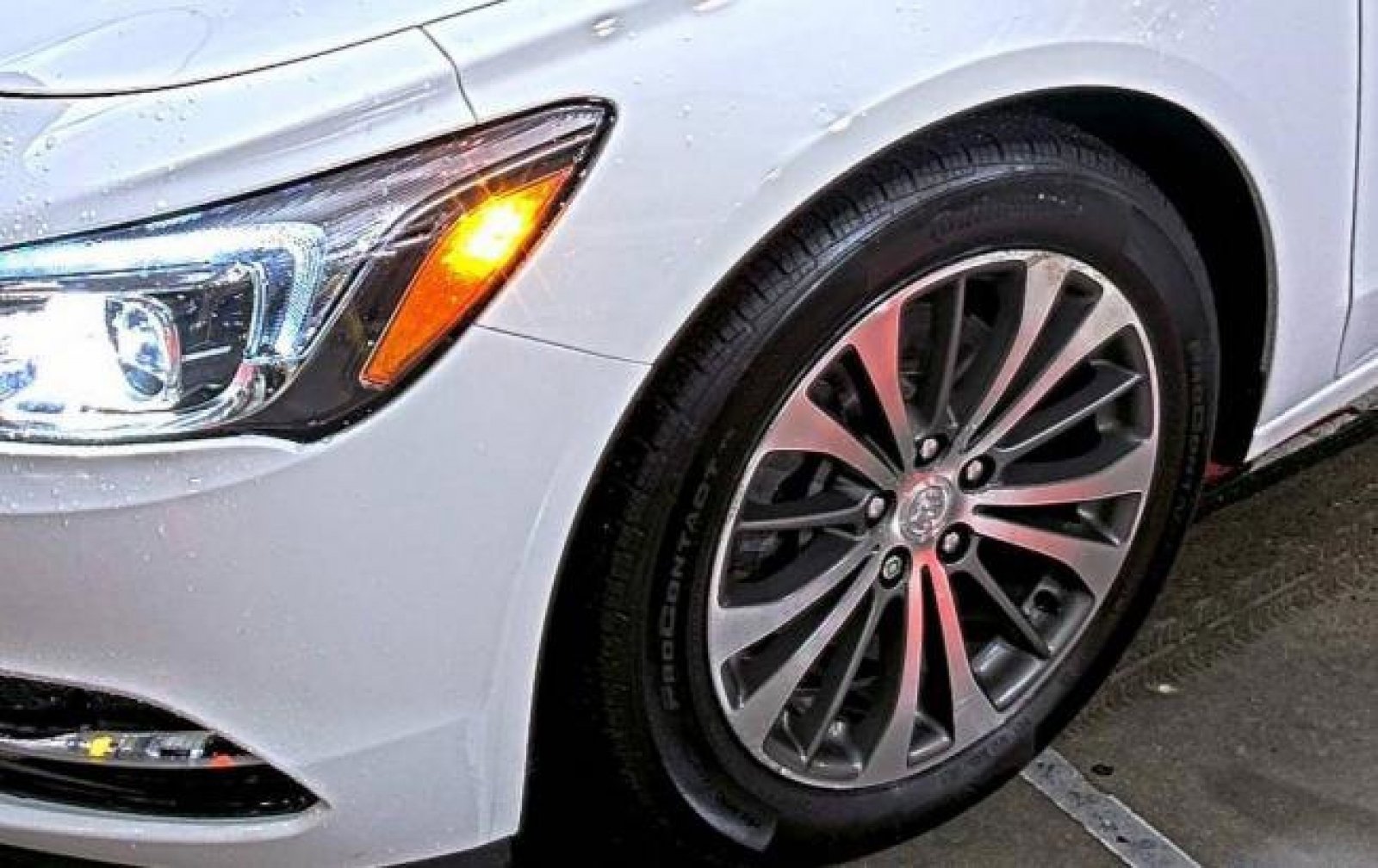 Used 2017 Buick LaCrosse Essence w/ Sun and Shade Package image 9