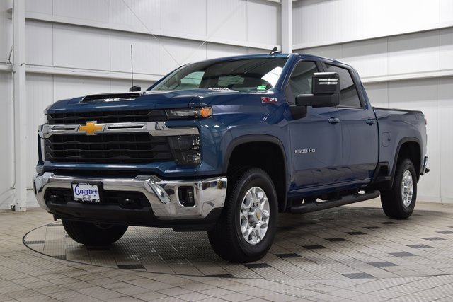 Used 2025 Chevrolet Silverado 2500 LT image 3