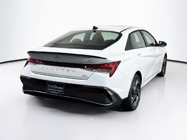 Certified 2025 Hyundai Elantra SEL FWD image 11
