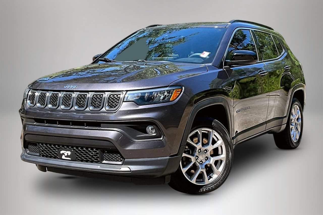 Used 2023 Jeep Compass Latitude AWD/4WD image 1