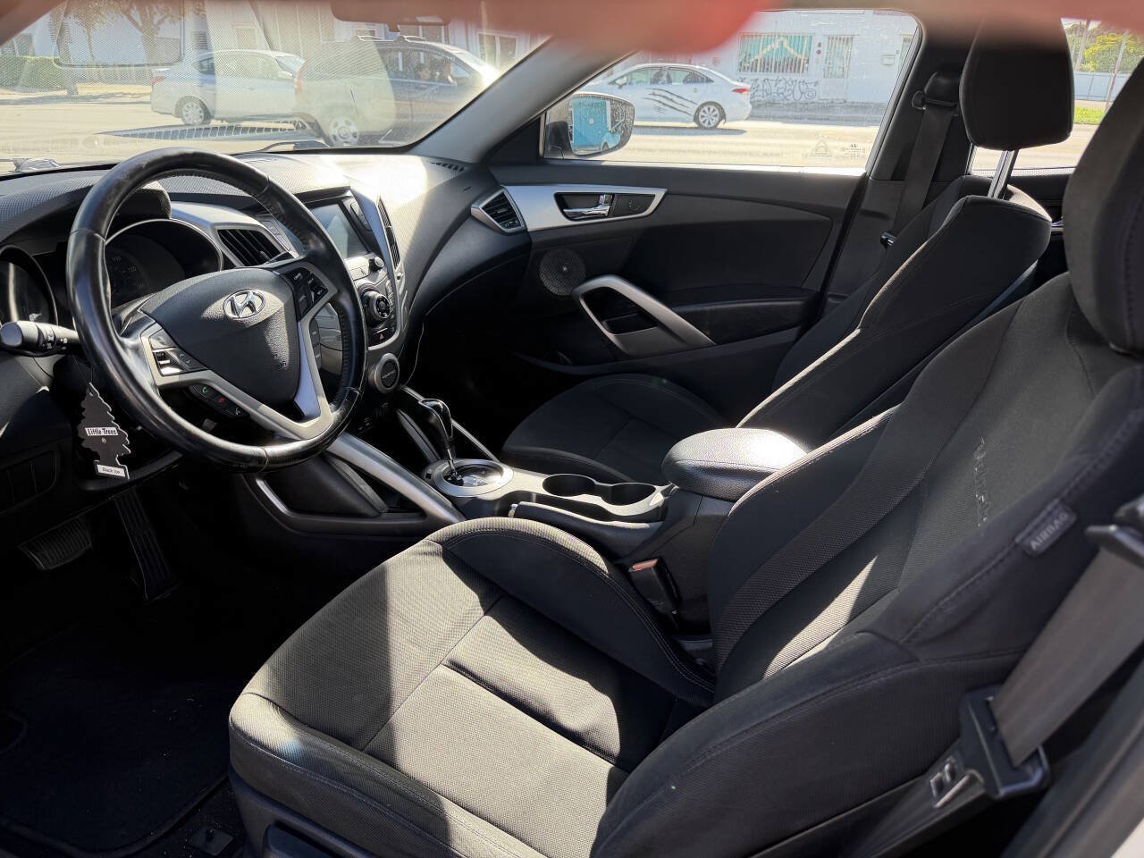 Used 2017 Hyundai Veloster FWD image 12