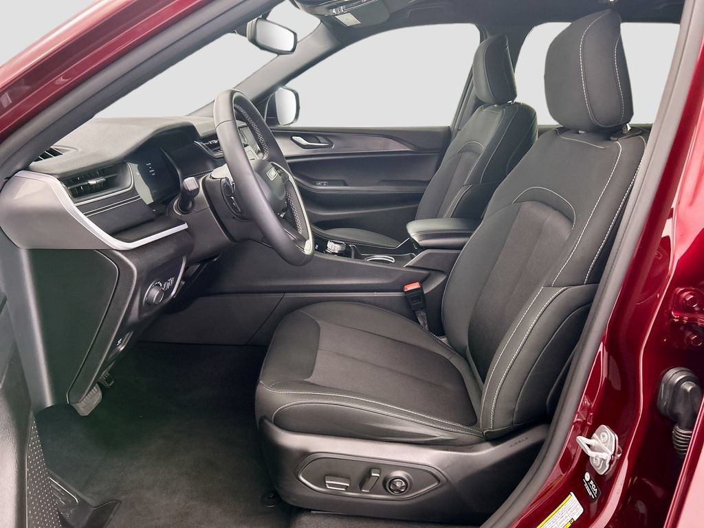 Used 2024 Jeep Grand Cherokee L Laredo RWD image 17