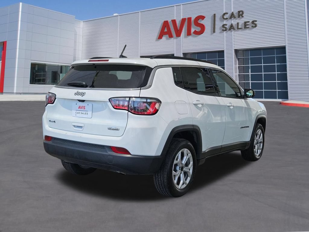 Used 2025 Jeep Compass Latitude w/ Sun & Sound Group AWD/4WD image 6
