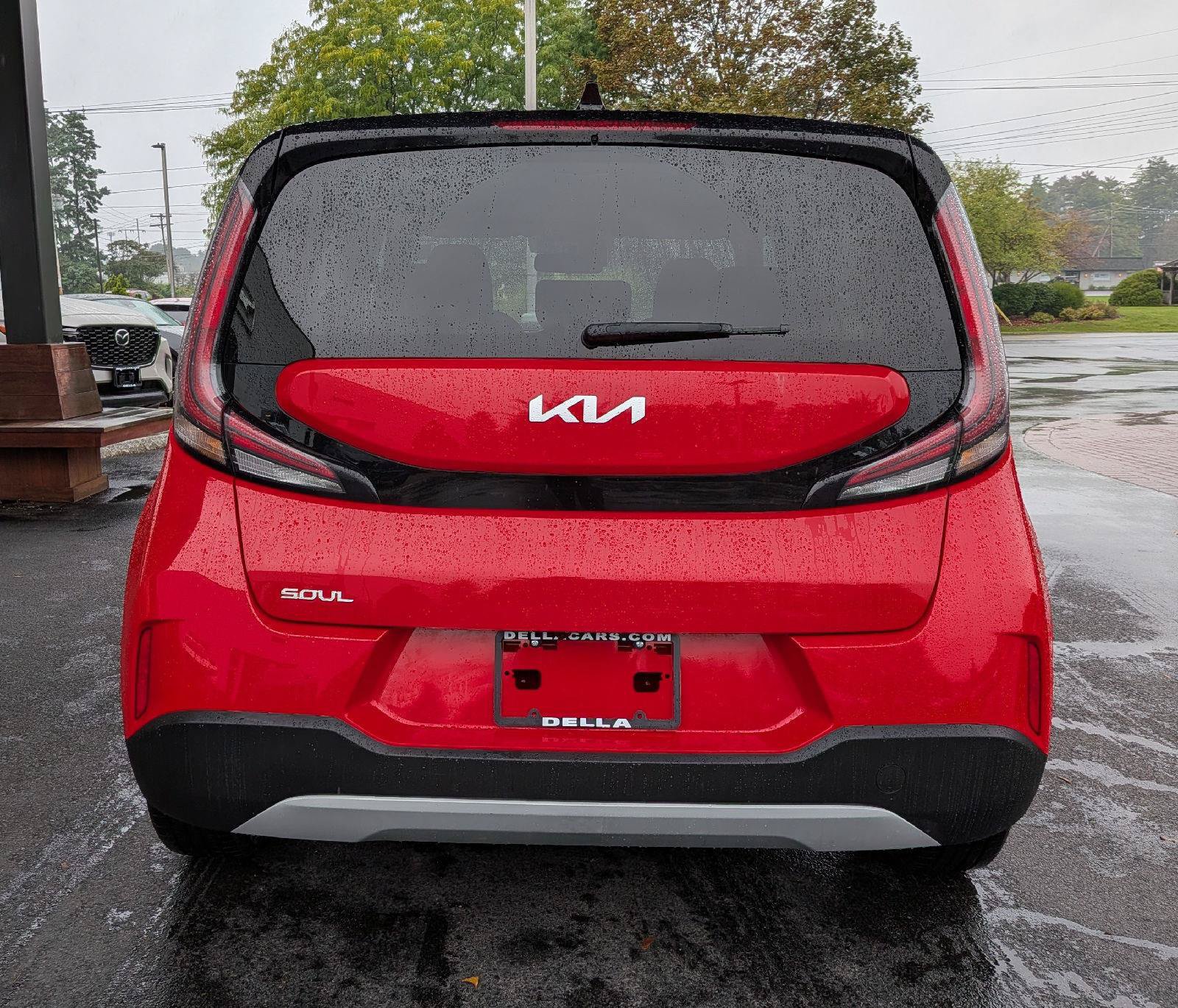 Used 2023 Kia Soul LX w/ LX Technology Package FWD image 9