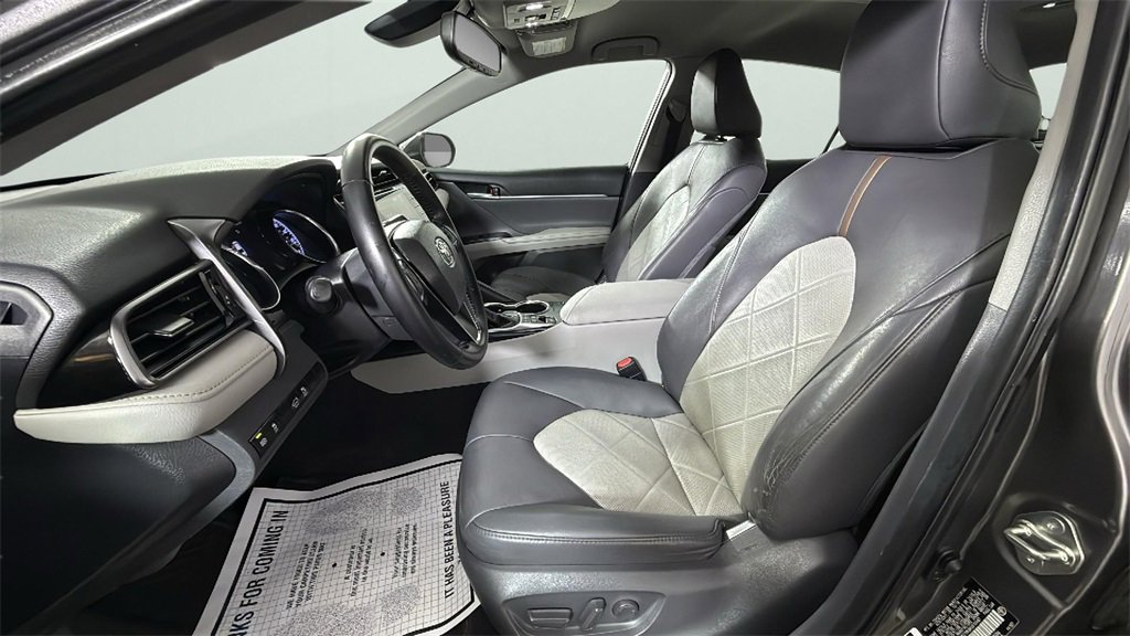 Used 2019 Toyota Camry XLE image 17