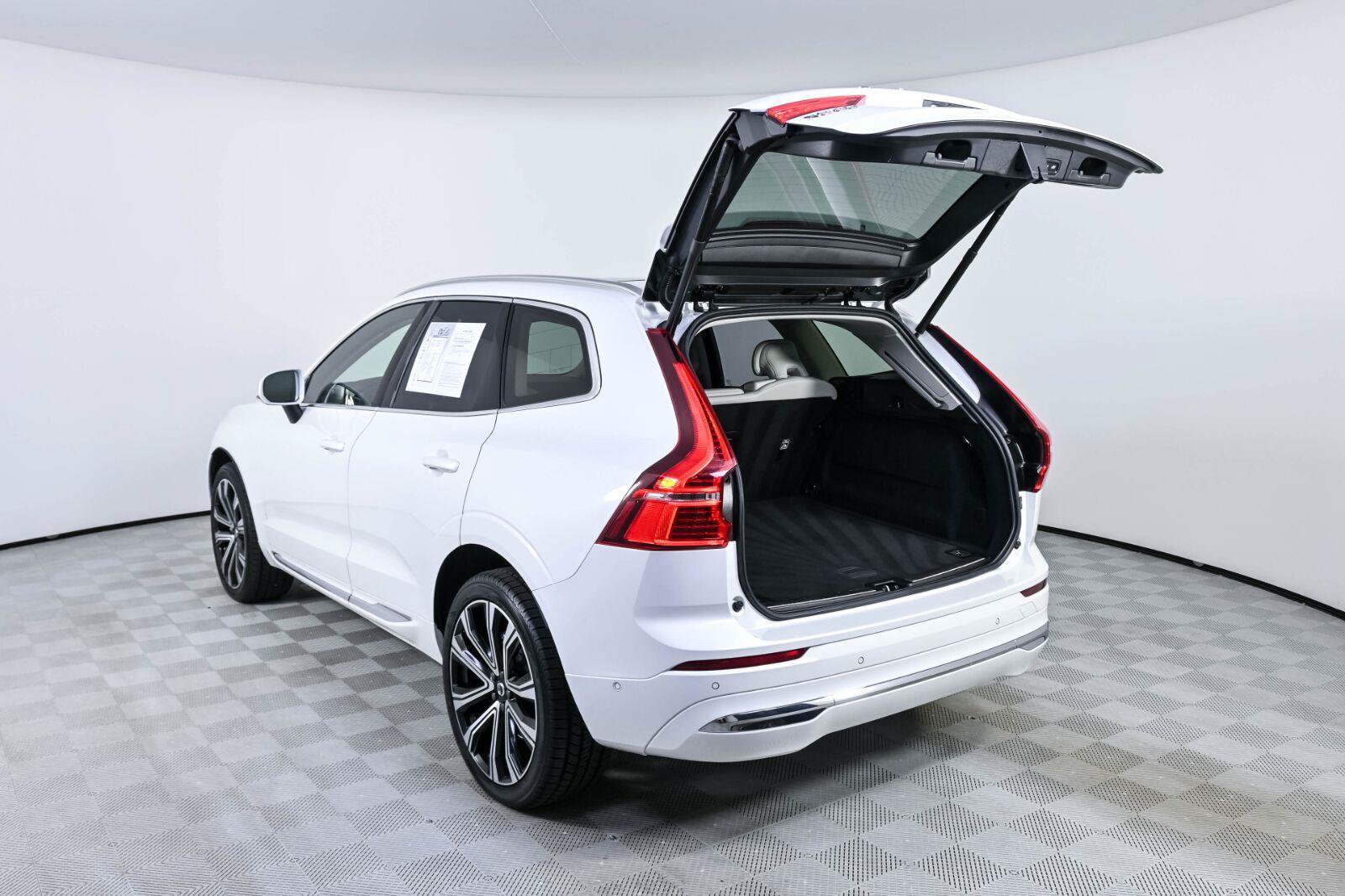 Certified 2023 Volvo XC60 B5 Ultimate FWD image 34