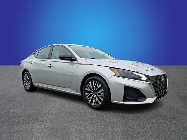 Used 2024 Nissan Altima 2.5 SV image 3