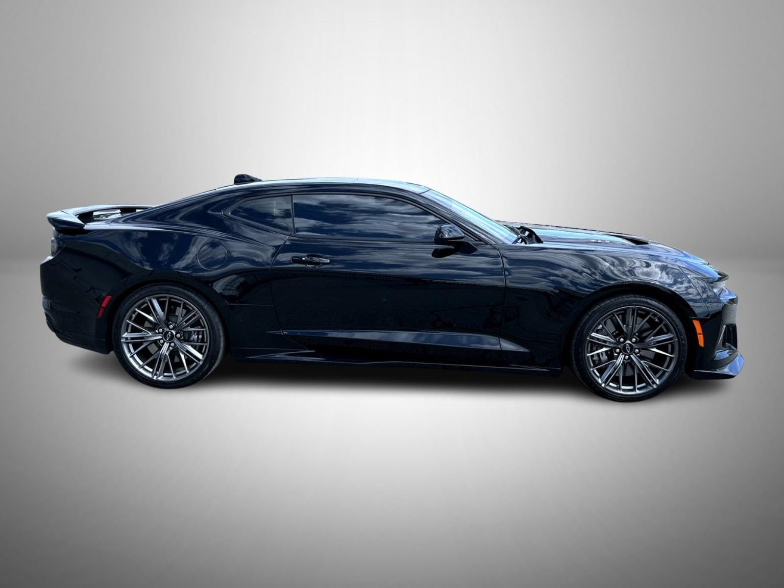Used 2022 Chevrolet Camaro ZL1 RWD image 4