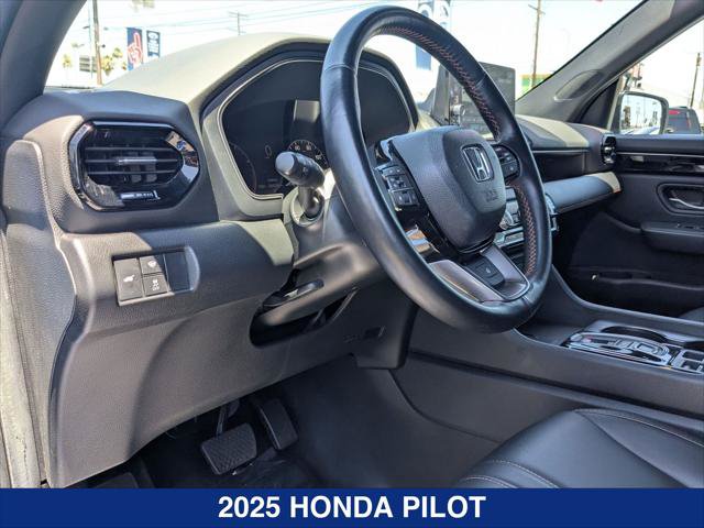 Used 2025 Honda Pilot TrailSport image 12