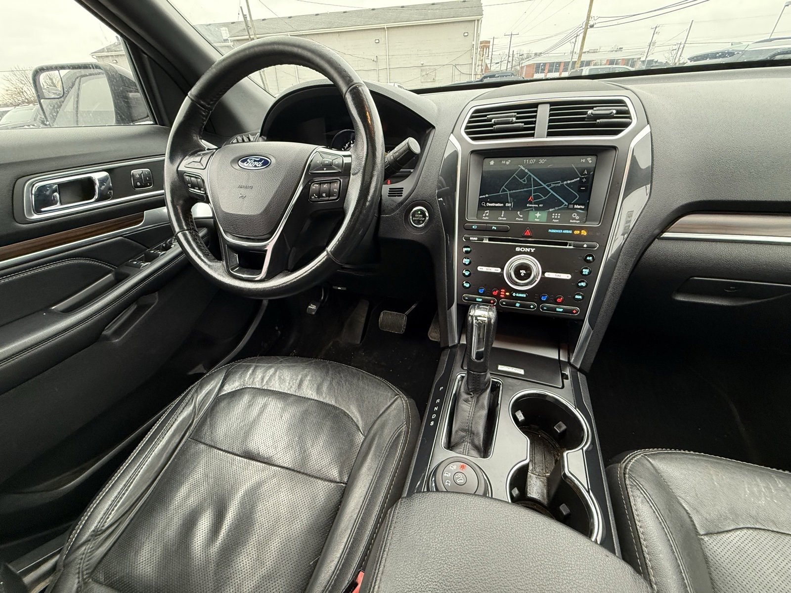 Used 2017 Ford Explorer Limited image 3