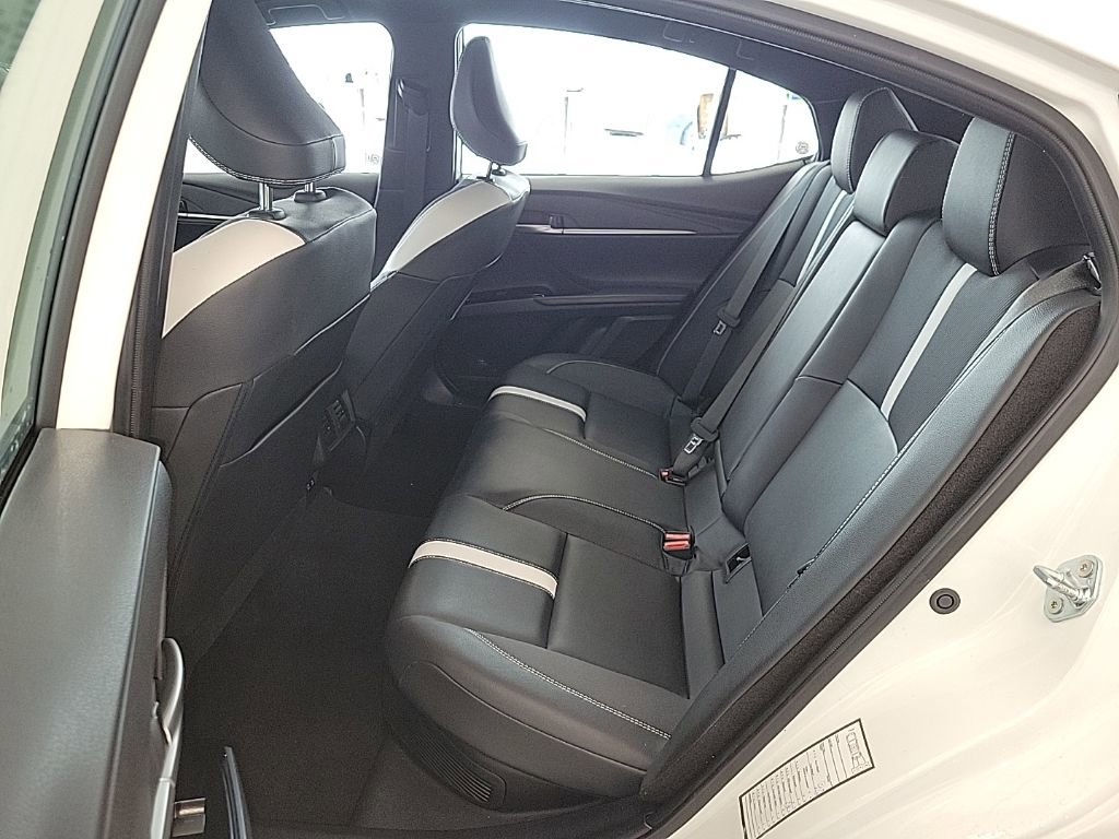 Used 2025 Toyota Camry SE image 10