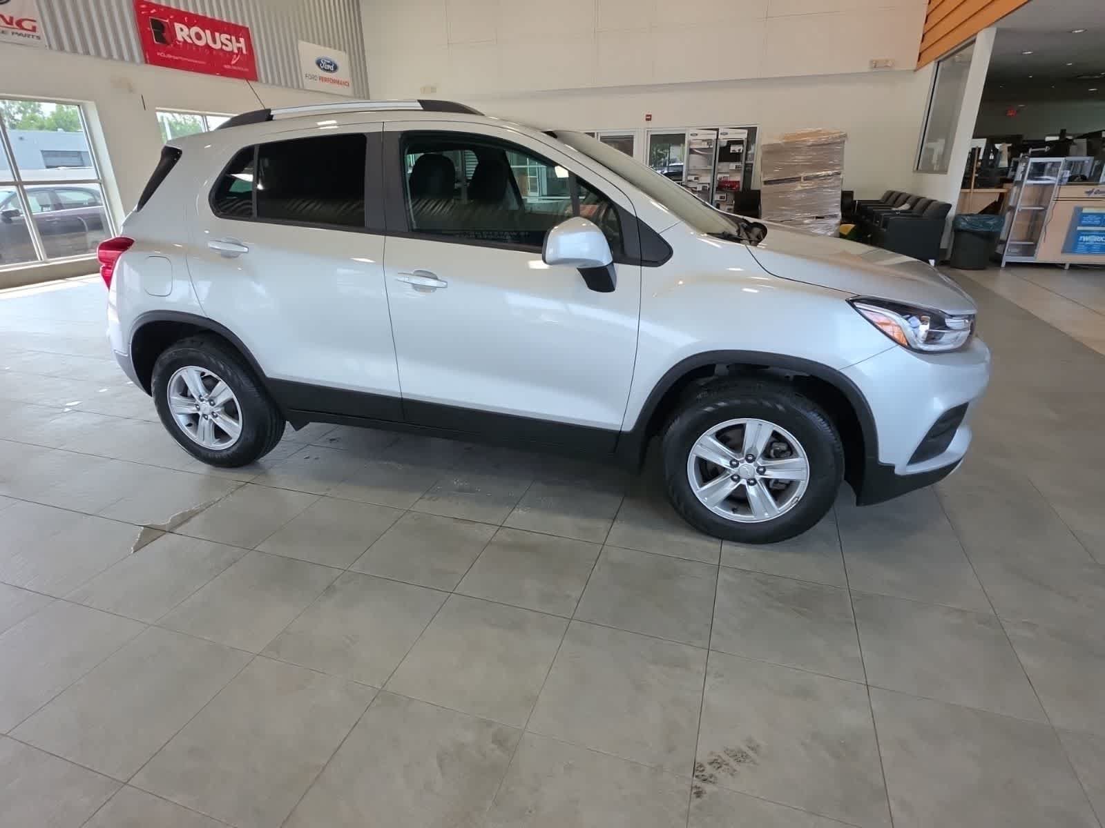 Used 2022 Chevrolet Trax LT w/ LT Convenience Package AWD/4WD image 6