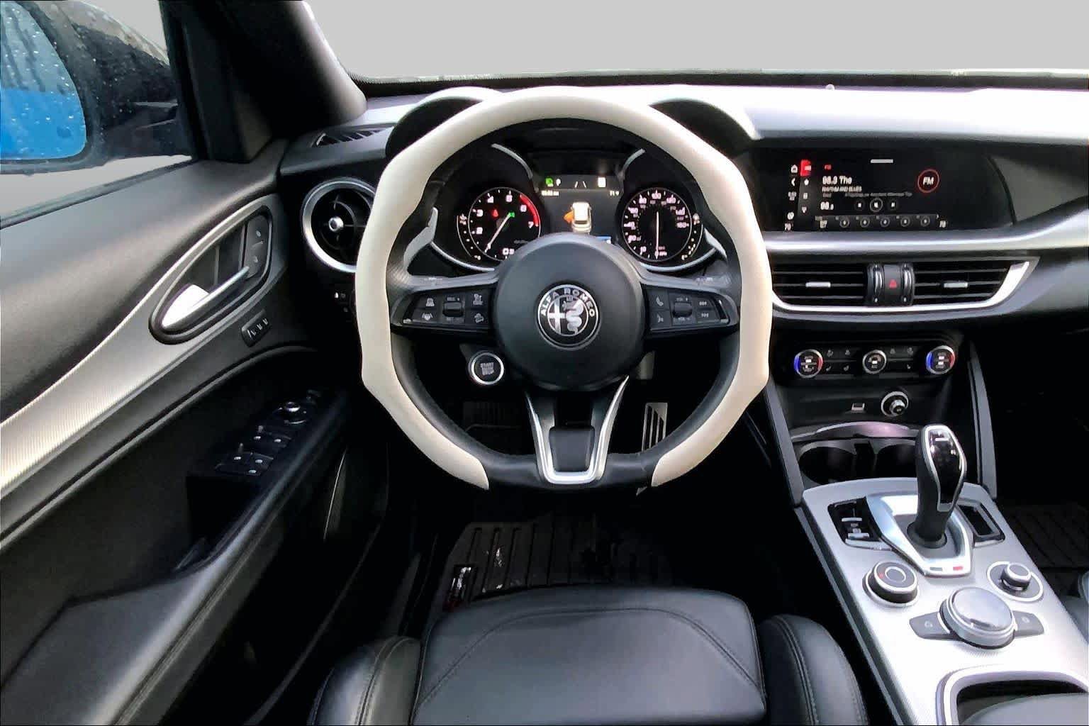 Used 2023 Alfa Romeo Stelvio Veloce AWD/4WD image 6
