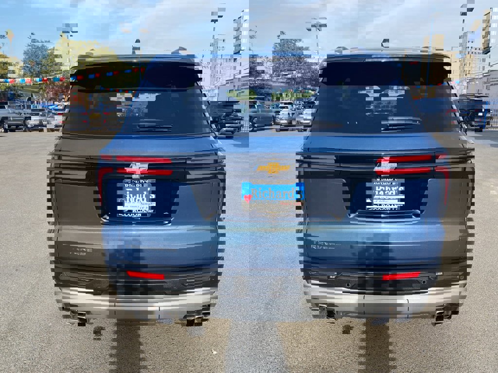 Used 2025 Chevrolet Traverse LT image 14