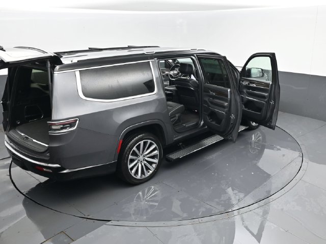 Used 2023 Jeep Grand Wagoneer L Series II AWD/4WD image 34