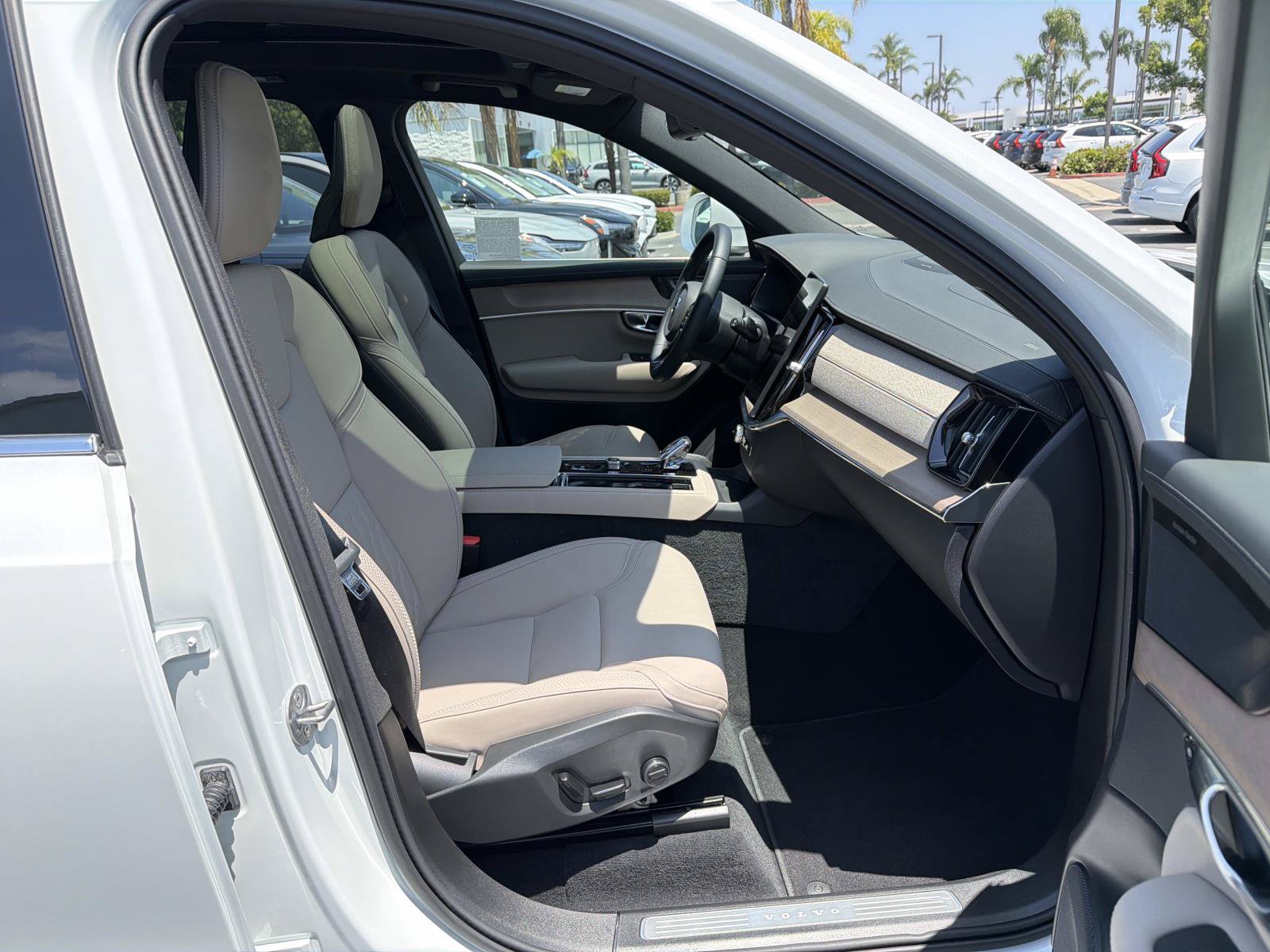 Used 2026 Volvo XC90 B6 Plus w/ Protection Package Premier AWD/4WD image 26