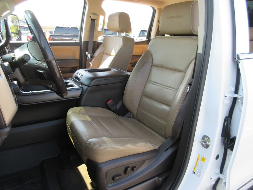 Used 2019 GMC Sierra 2500 Denali w/ Duramax Plus Package AWD/4WD image 22