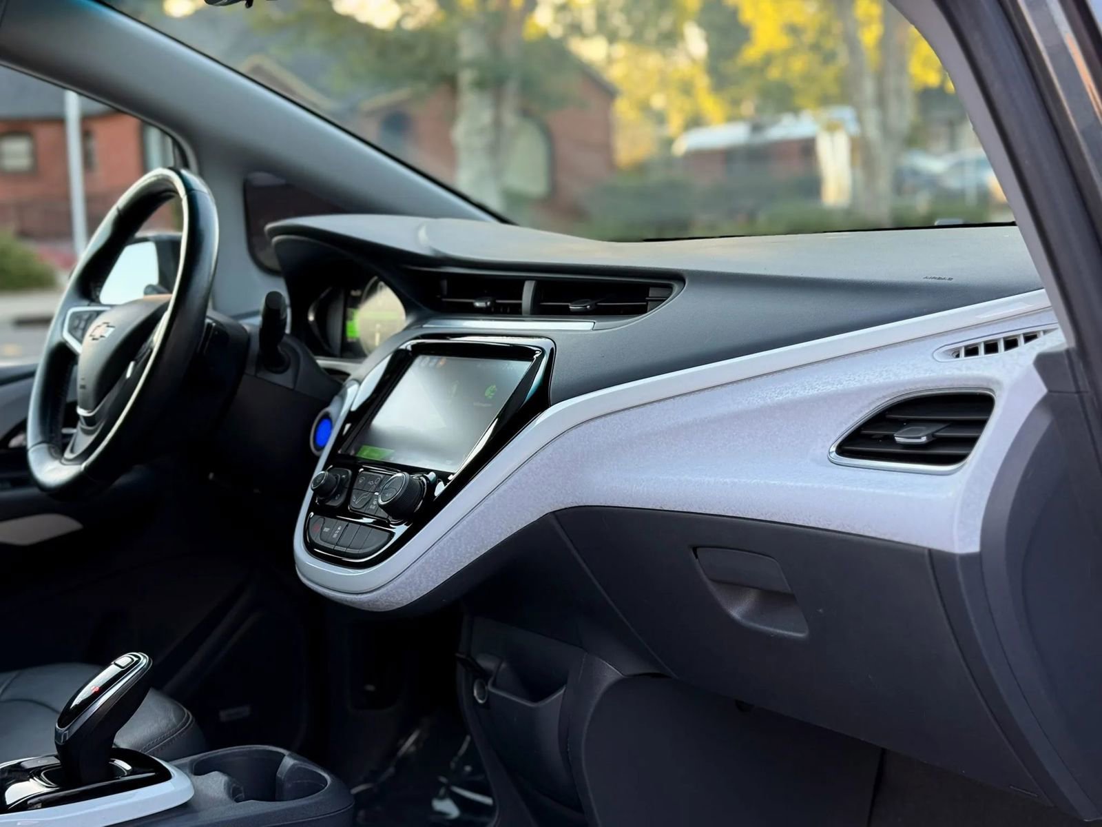 Used 2020 Chevrolet Bolt Premier w/ Infotainment Package FWD image 11