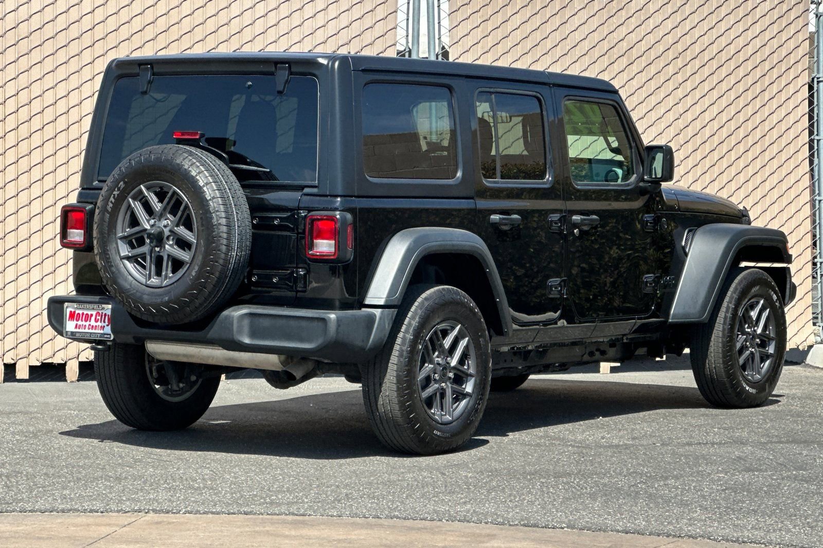 Used 2025 Jeep Wrangler Unlimited Sport AWD/4WD image 4