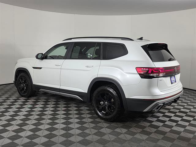 Used 2024 Volkswagen Atlas Peak Edition SEL AWD/4WD image 7