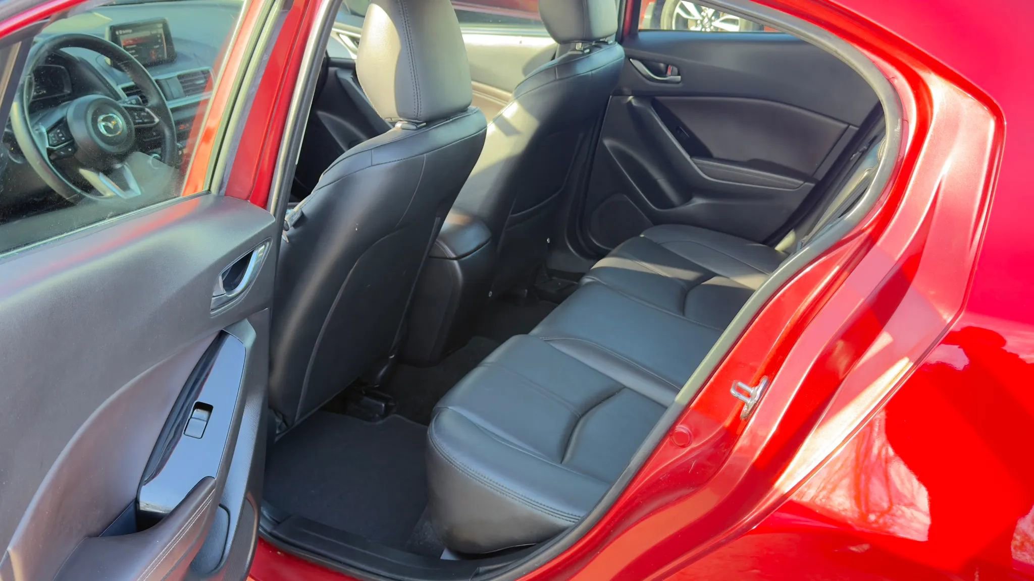 Used 2018 MAZDA MAZDA3 Touring FWD image 13