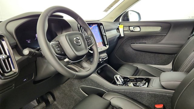 New 2026 Volvo XC40 B5 Plus w/ Protection Package Premier AWD/4WD image 12