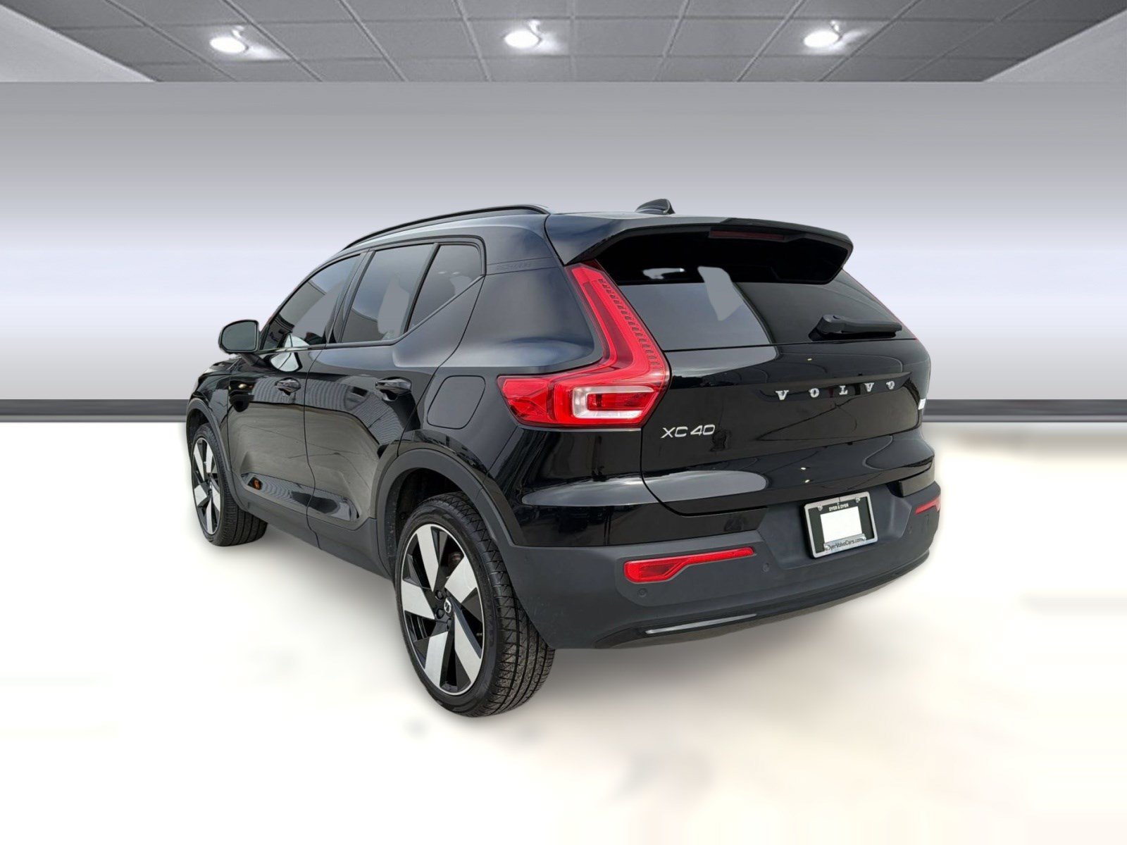 Used 2023 Volvo XC40 Recharge Ultimate AWD/4WD image 3