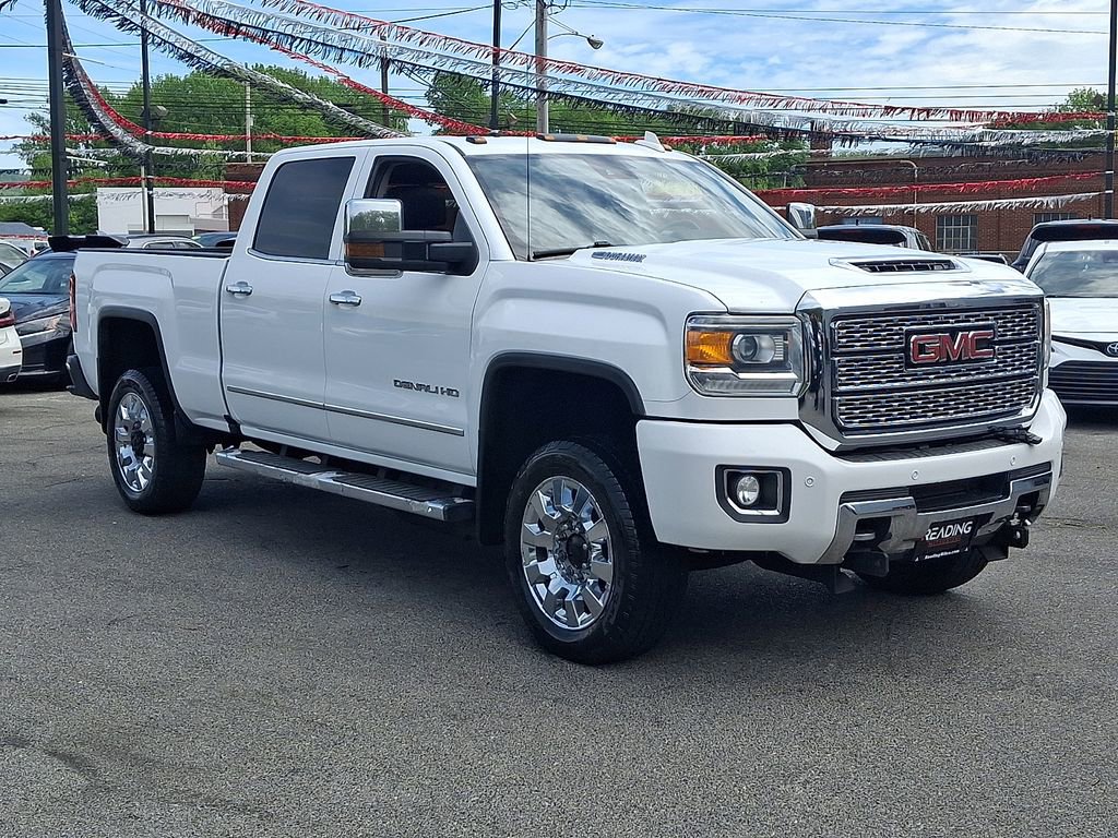 Used 2019 GMC Sierra 2500 Denali w/ Duramax Plus Package AWD/4WD image 4