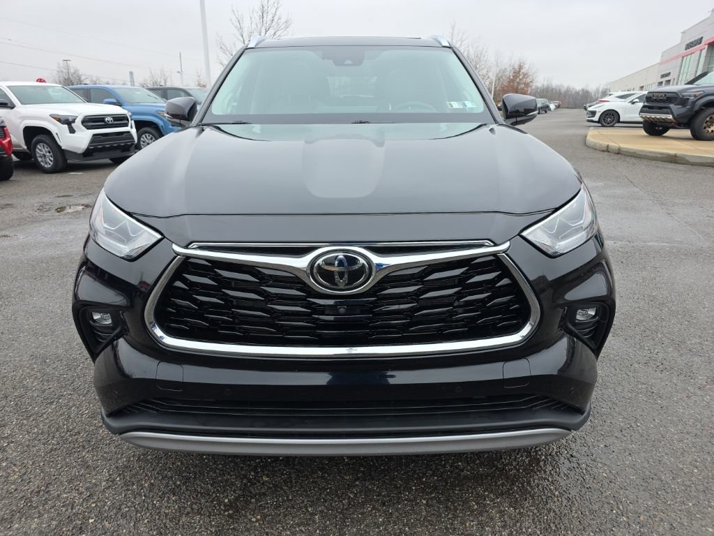 Used 2021 Toyota Highlander Platinum image 2