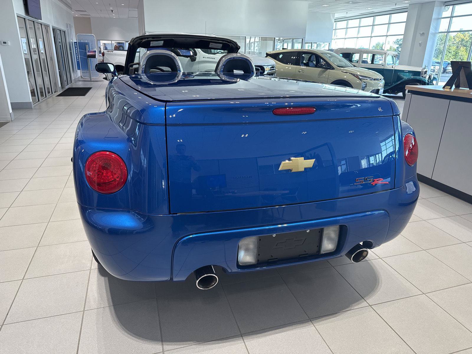 Used 2006 Chevrolet SSR w/ Preferred Equipment Group RWD image 3