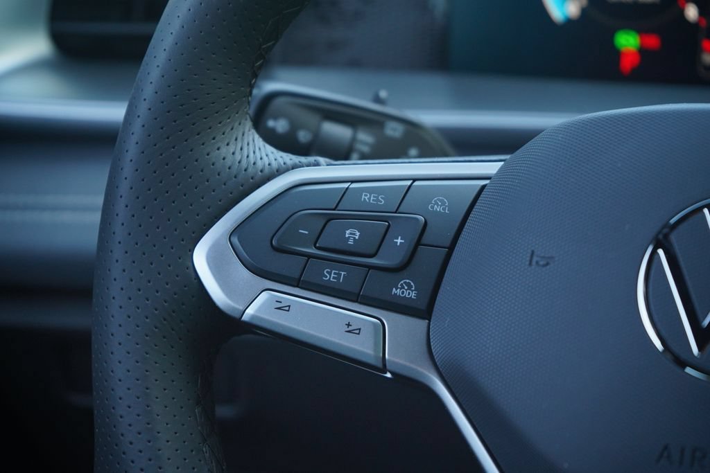 New 2026 Volkswagen Tiguan SE R-Line AWD/4WD image 18