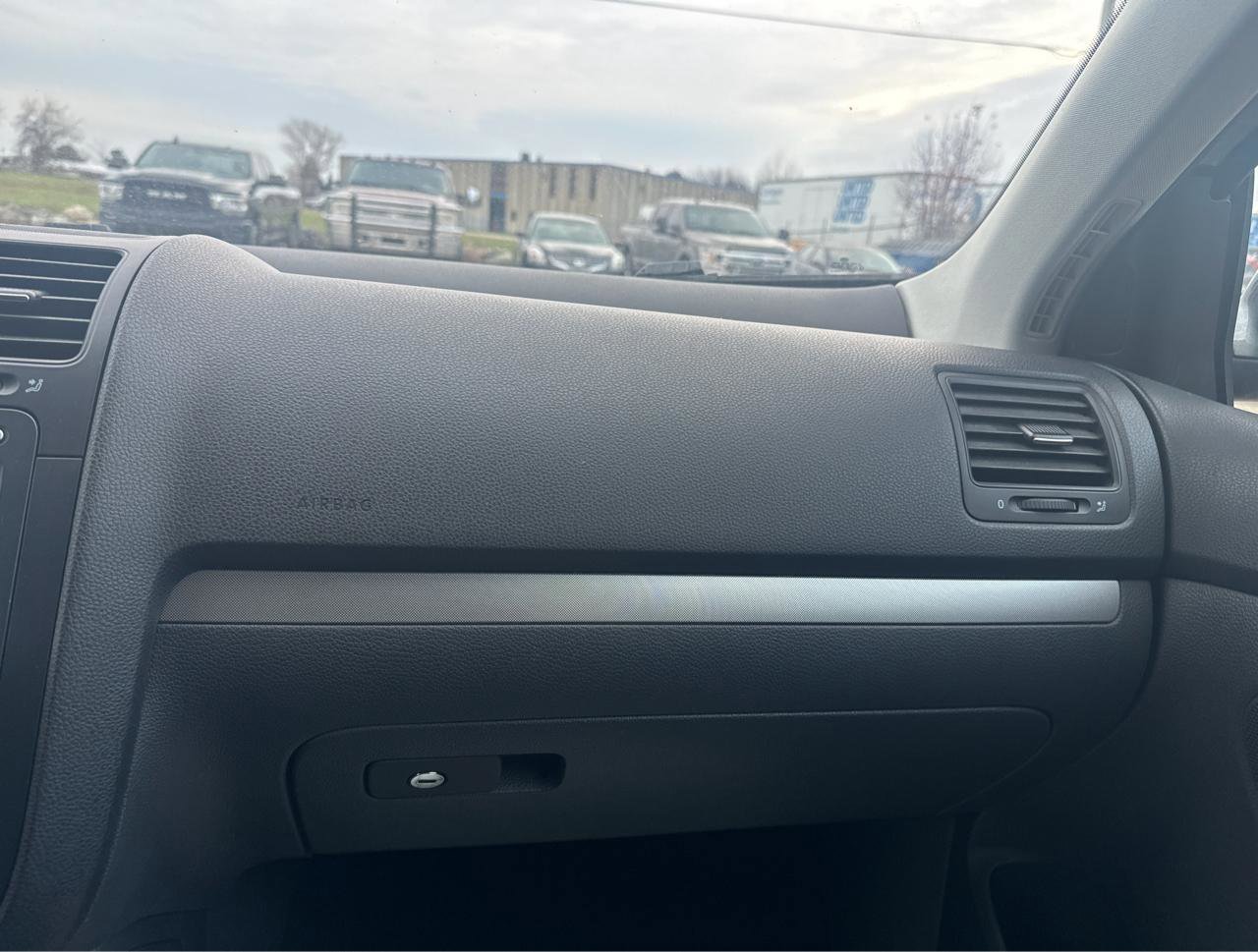 Used 2009 Volkswagen Jetta S FWD image 13
