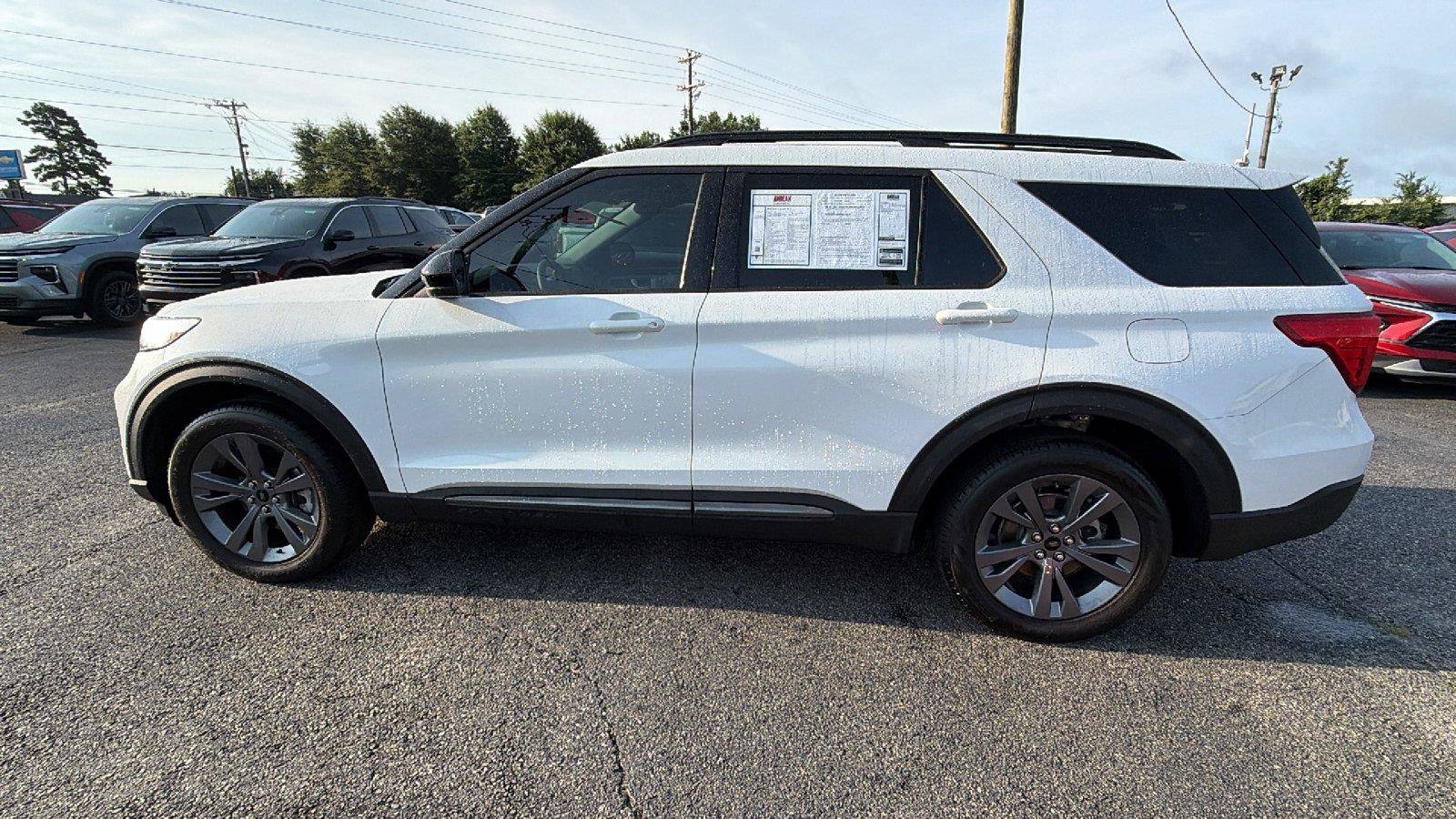 Used 2023 Ford Explorer XLT w/ Equipment Group 202A RWD image 12