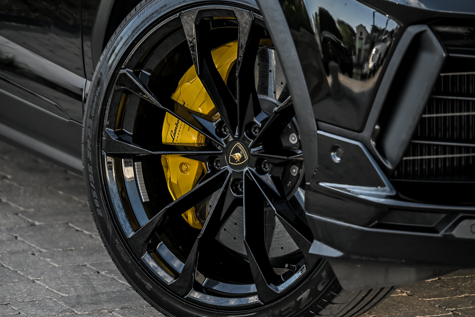 Used 2024 Lamborghini Urus S AWD/4WD image 3