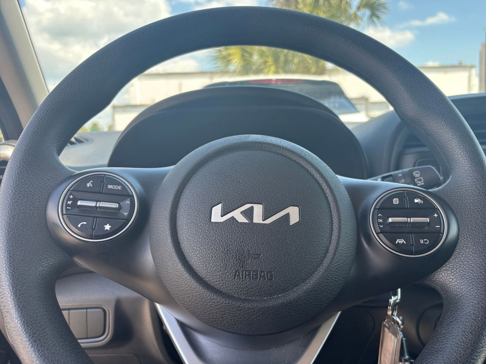 Used 2025 Kia Soul LX w/ LX Technology Package FWD image 28